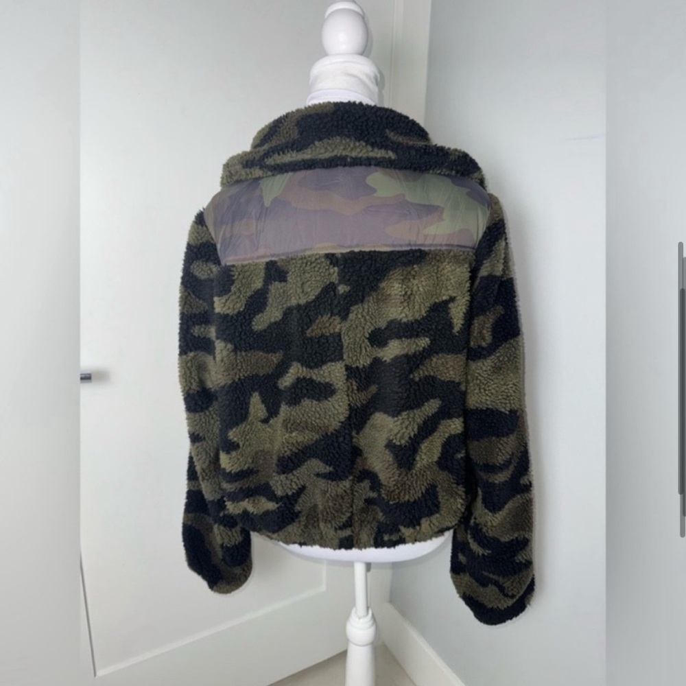 Generation Love Cedric Camouflage Fleece/Size Medium - Picture 6 of 9